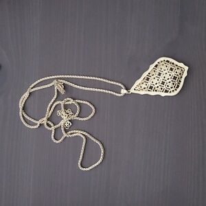 Excellent, like new condition Kendra Scott Aiden Gold Necklace